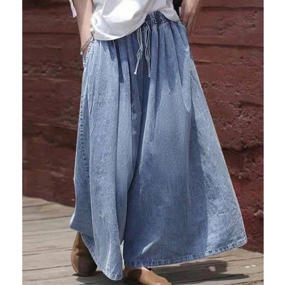 Denim - Baggy Light Wash Stretchy Waist Wide leg Denim Jeans